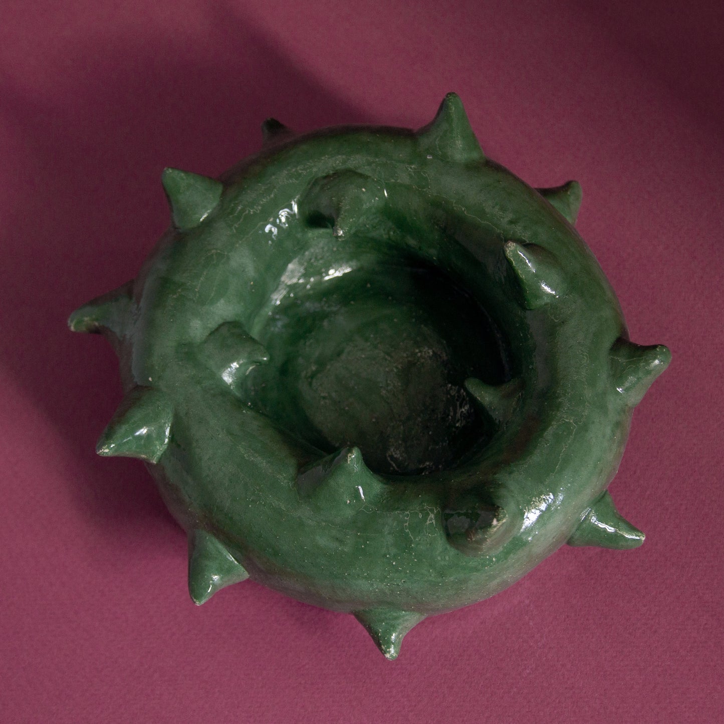 Green ashtray designed with thorn-like spikes, 18 cm diameter, perfect for adding a unique touch to home decor.