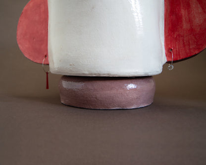 Red and brown listening vase with earrings, includes a saucer and drainage holes, dimensions 38x19x20 cm.