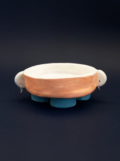 Salmon and blue ceramic listening valet bowl with feet, dimensions 12 x 17 x 6 cm, perfect for storing jewelry.