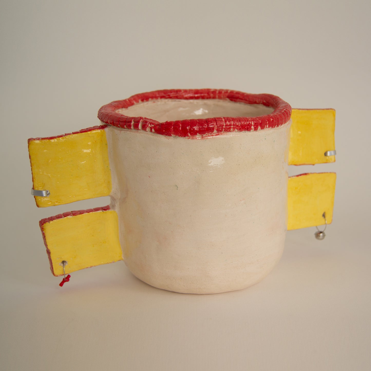 Yellow listening vase with earrings and red accents, dimensions 17x31x16 cm, unique ceramic design.