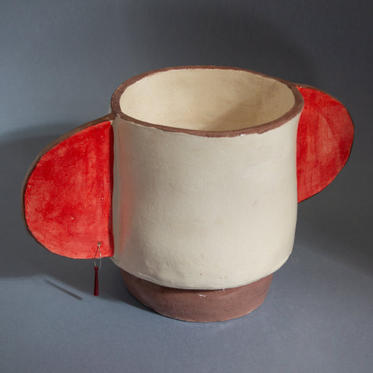 Red and brown Listening vase plant pot with earrings and drainage holes, dimensions 38x19x20 cm.